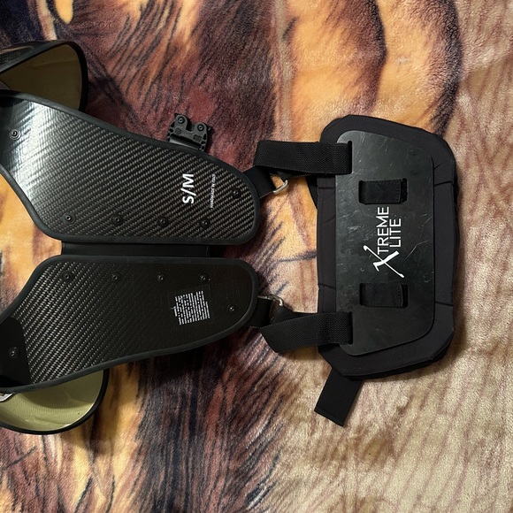 2 In 1 Football Shoulder Pads - Picture 4 of 6